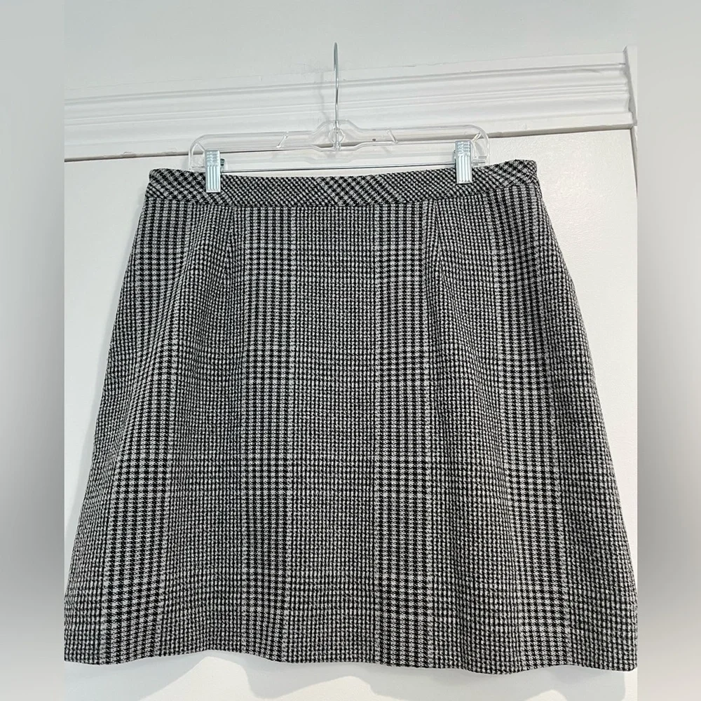 Karl Lagerfeld Black and White A-Line Skirt Sz. 10 NWOT‎